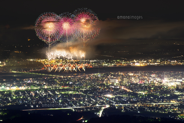長岡まつりの大花火大会
(c)NIIGATA PHOTO LIBRARY/SEBUN PHOTO
