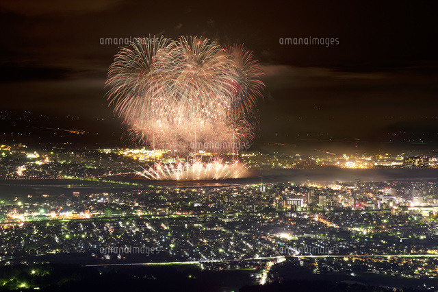 長岡まつりの大花火大会
(c)NIIGATA PHOTO LIBRARY/SEBUN PHOTO