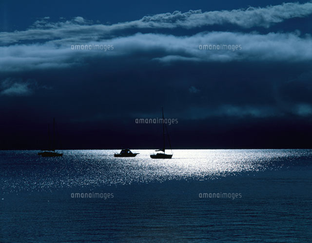 光る湖
(c)YOSHIO NIIKURA/orion