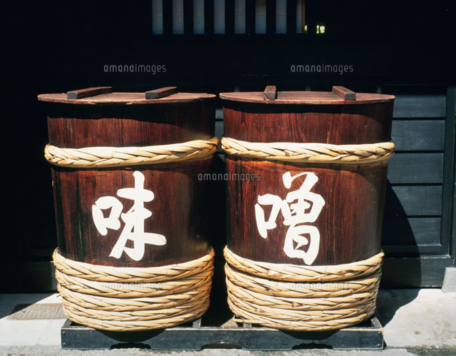 味噌と書かれた樽
(c)YOSHIO NIIKURA/orion