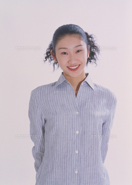 ストライプシャツの女性
(c)KAZUO OGAWA/orion