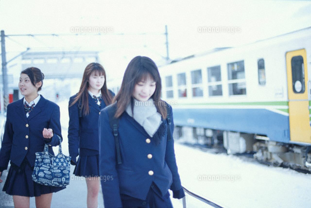 3人の日本人の女子高校生
(c)KAZUO OGAWA/orion