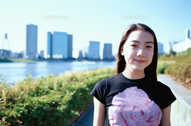 日本人の女性とビル
(c)KAZUO OGAWA/orion