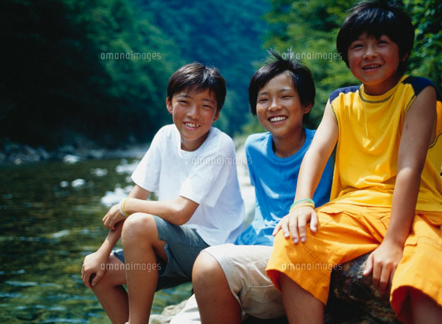 川遊びをする3人の日本人の男の子
(c)KAZUO OGAWA/orion