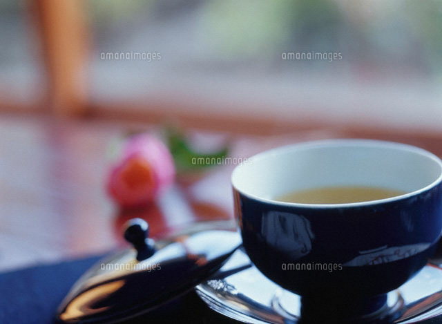 茶たくに載せた日本茶
(c)KAZUO OGAWA/orion