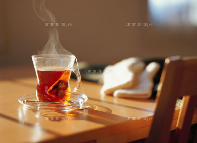 ティーバッグの紅茶の入ったカップ
(c)KAZUO OGAWA/orion