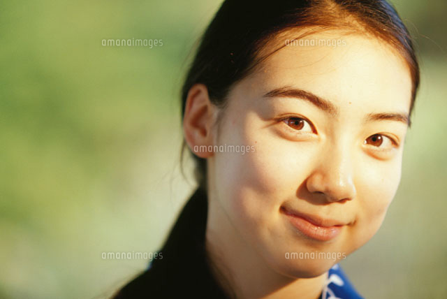 髪を後ろに束ねた日本人の女の子 アップ
(c)KAZUO OGAWA/orion