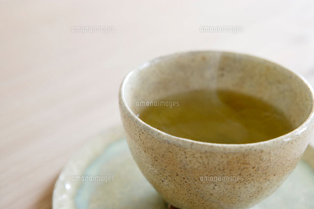 湯気のたつ日本茶
(c)KAZUO OGAWA/orion