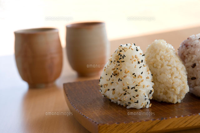 おにぎりと湯のみ
(c)KAZUO OGAWA/orion