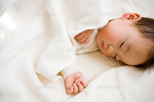 眠る日本人の赤ちゃん
(c)KAZUO OGAWA/orion