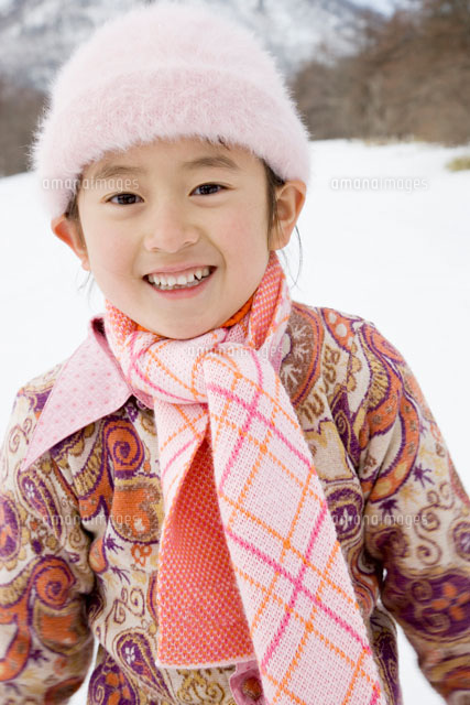 雪遊びをする女の子
(c)KAZUO OGAWA/orion