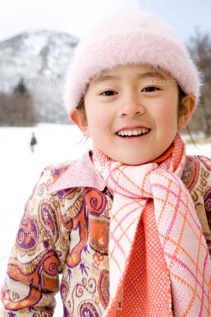 雪遊びをする女の子
(c)KAZUO OGAWA/orion