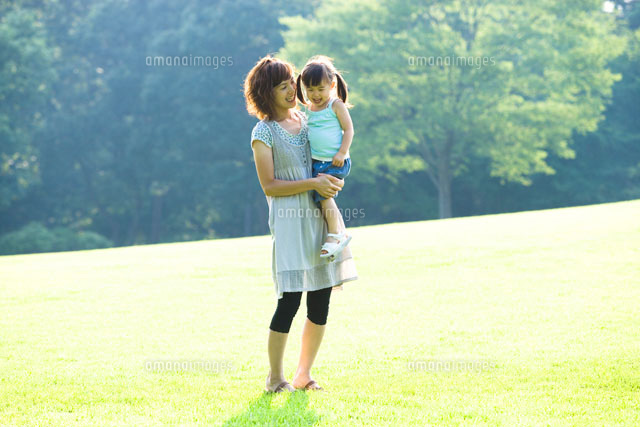 お母さんと女の子
(c)KAZUO OGAWA/orion
