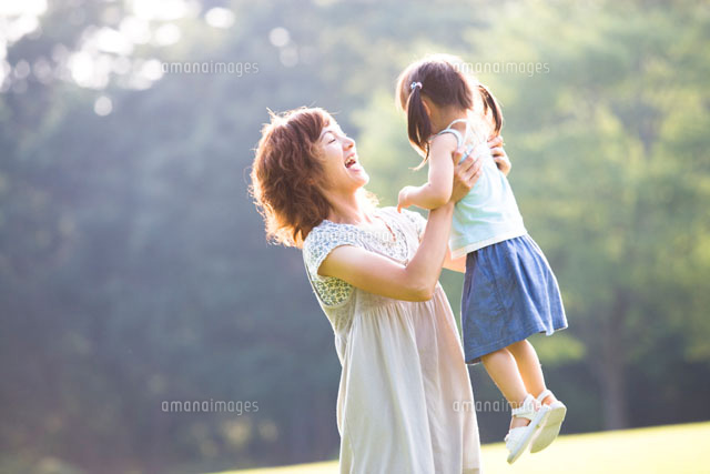 お母さんと女の子
(c)KAZUO OGAWA/orion