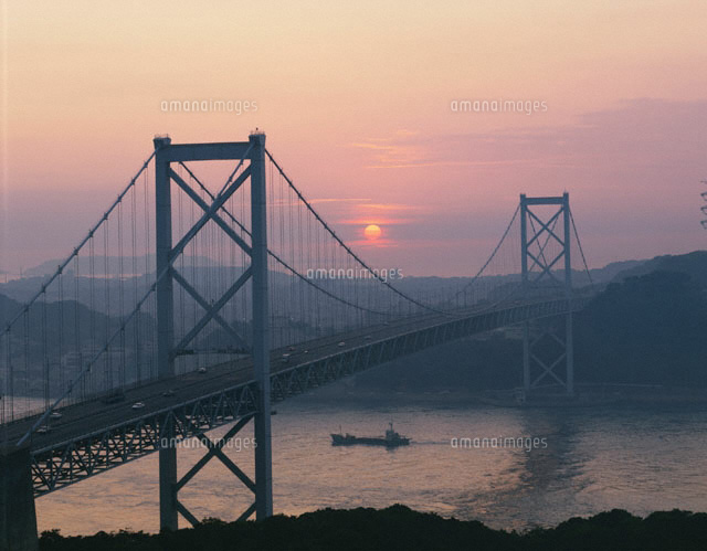 夕日と関門橋(ピンク) 福岡県
(c)TAKAO ONOZATO/orion