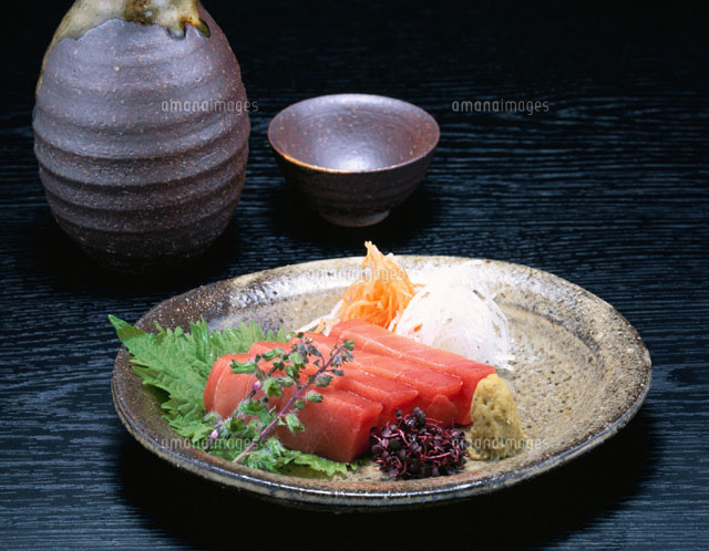 刺身と日本酒
(c)TAKAO ONOZATO/orion