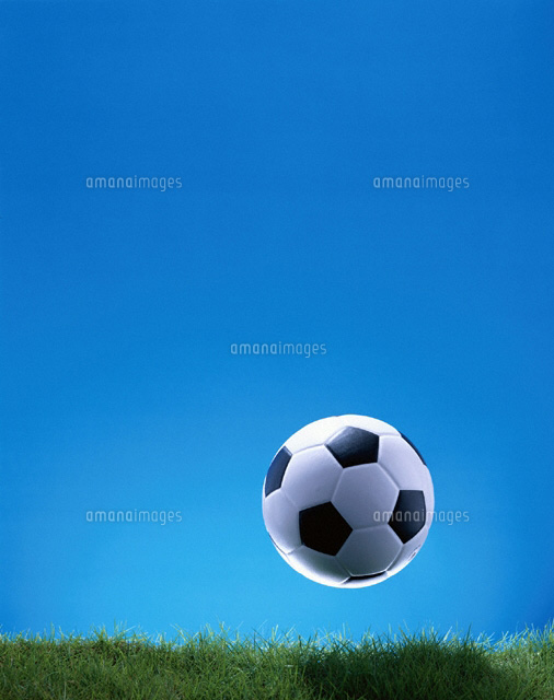 青空とサッカーボール
(c)TAKAO ONOZATO/orion