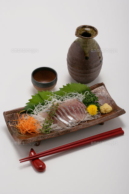 アジの刺身と徳利と酒
(c)TAKAO ONOZATO/orion