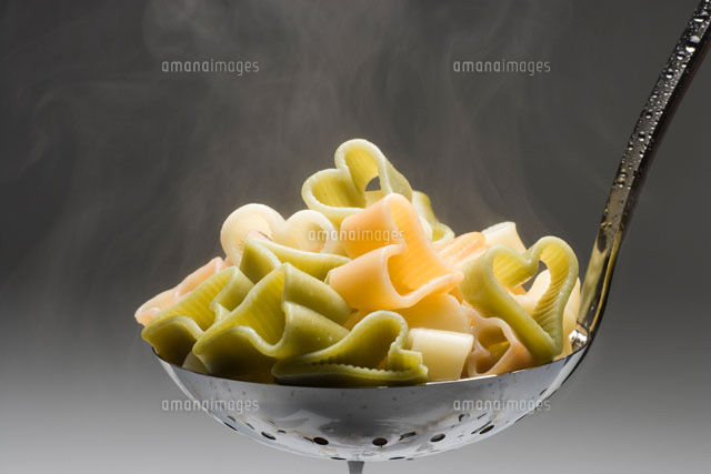 茹で上がるハート型のパスタ
(c)TAKAO ONOZATO/orion