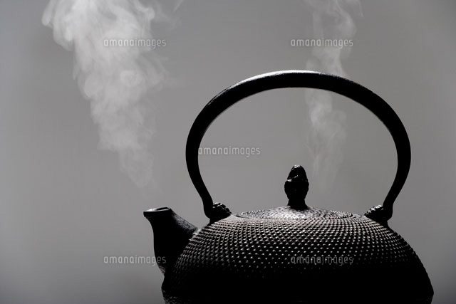 鉄瓶の湯気
(c)TAKAO ONOZATO/orion