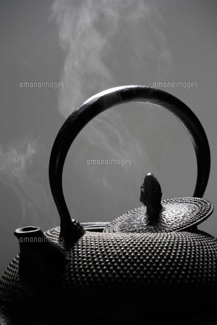 鉄瓶の湯気
(c)TAKAO ONOZATO/orion