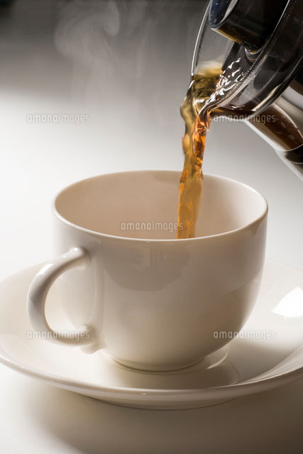 カップに注がれるコーヒー
(c)TAKAO ONOZATO/orion