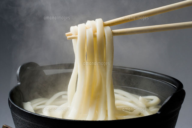鉄鍋に入ったうどん
(c)TAKAO ONOZATO/orion