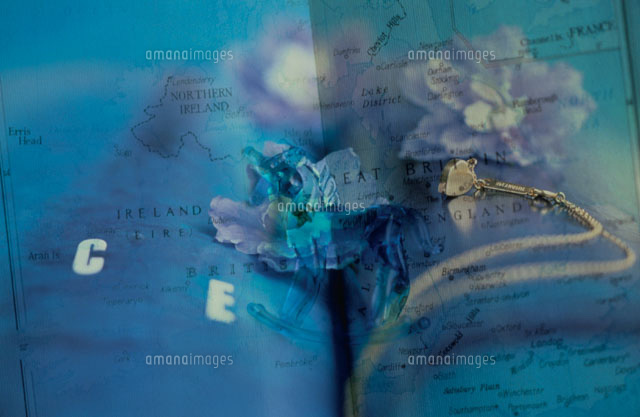 紫色の花と世界地図と馬のフォトコラージュ
(c)KENJI HATA/orion