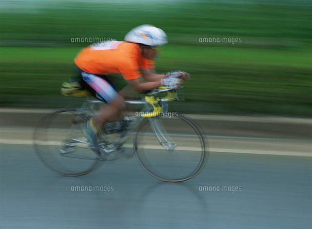 マウンテンバイクに乗る男性
(c)SHIGEYUKI UENISHI/orion