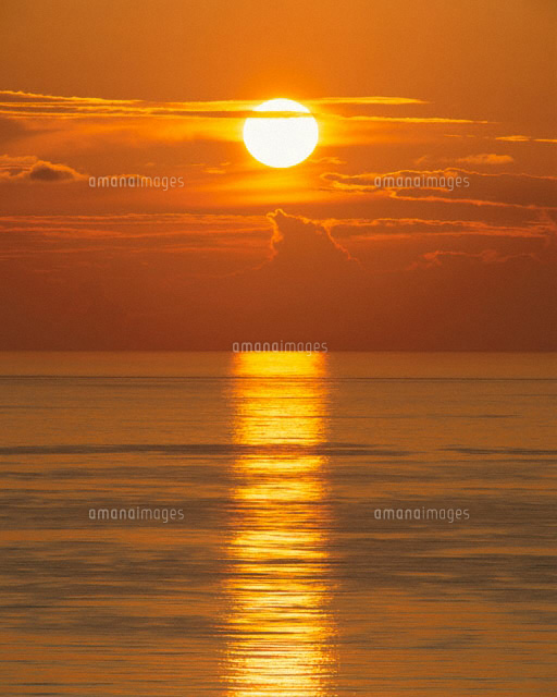 朝日射す海
(c)SHIGEYUKI UENISHI/SEBUN PHOTO