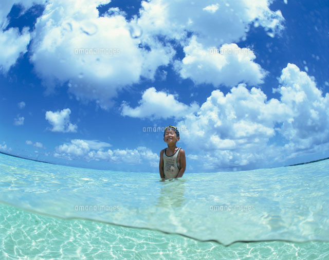 海で笑う子供
(c)SHIGEYUKI UENISHI/orion