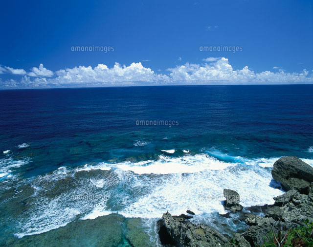 紺碧の海と白波
(c)SHIGEYUKI UENISHI/SEBUN PHOTO