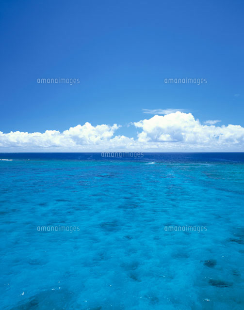 珊瑚礁の海と雲 宮古島 沖縄
(c)SHIGEYUKI UENISHI/SEBUN PHOTO