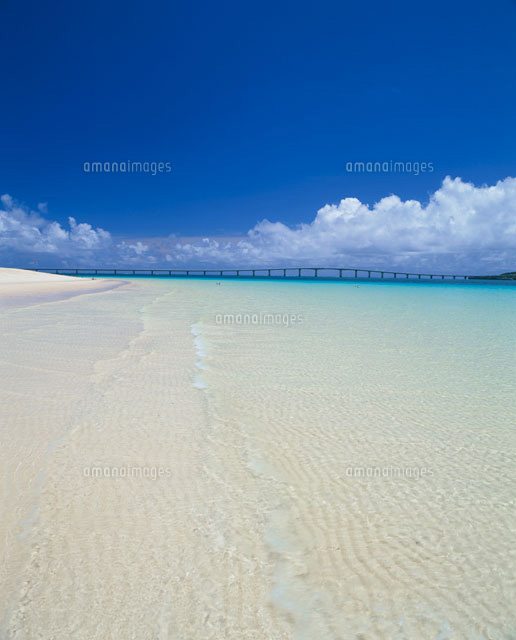 与那覇前浜と来間大橋
(c)SHIGEYUKI UENISHI/SEBUN PHOTO