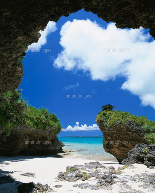 洞窟からの風景
(c)SHIGEYUKI UENISHI/SEBUN PHOTO