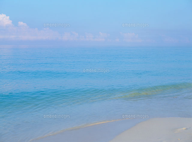 朝の与那覇前浜
(c)SHIGEYUKI UENISHI/SEBUN PHOTO