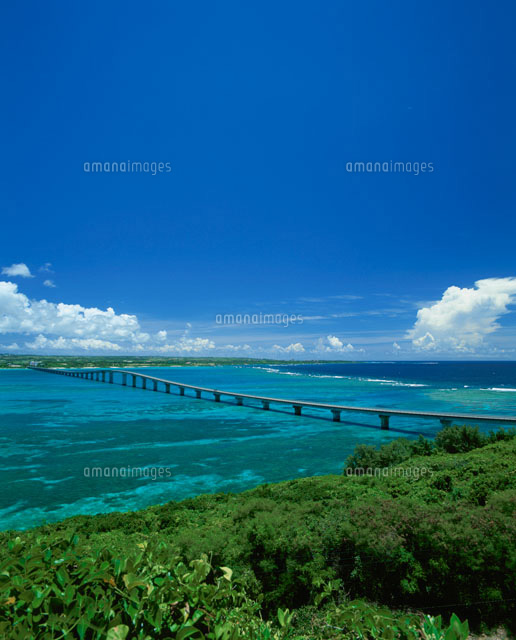 来間島より見る来間大橋
(c)SHIGEYUKI UENISHI/SEBUN PHOTO
