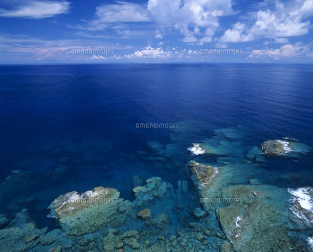 紺碧の海と岩
(c)SHIGEYUKI UENISHI/SEBUN PHOTO