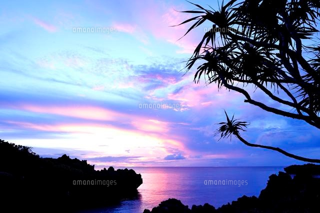 宮古諸島の池間島の夕景
(c)SHIGEYUKI UENISHI/SEBUN PHOTO