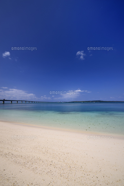 サンセットビーチより伊良部大橋
(c)SHIGEYUKI UENISHI/SEBUN PHOTO