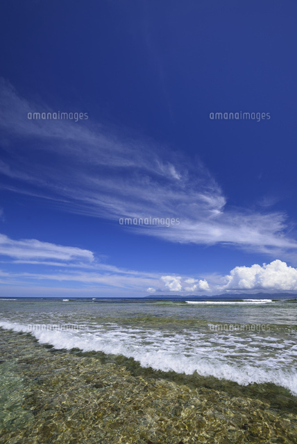 波と筋雲
(c)SHIGEYUKI UENISHI/SEBUN PHOTO