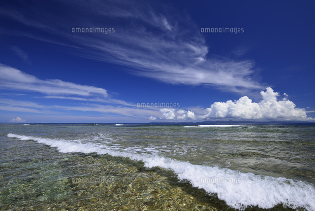 波と筋雲
(c)SHIGEYUKI UENISHI/SEBUN PHOTO