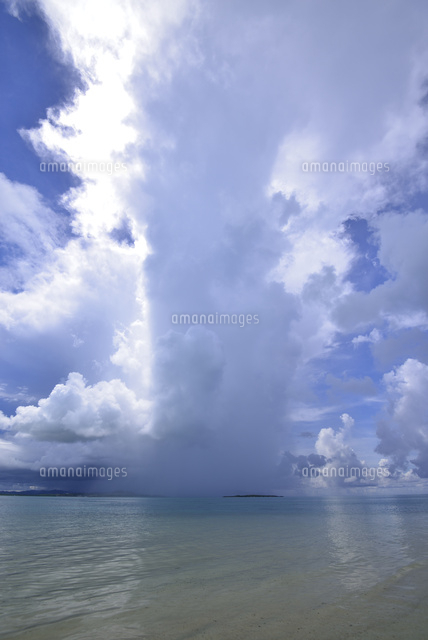 小浜島沖の積乱雲
(c)SHIGEYUKI UENISHI/SEBUN PHOTO