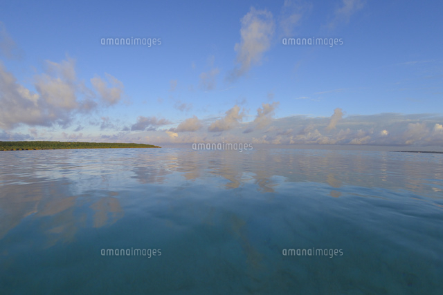 沖縄宮古島の朝の海
(c)SHIGEYUKI UENISHI/SEBUN PHOTO