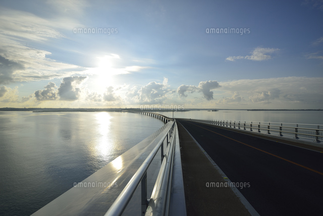 宮古島伊良部大橋の朝
(c)SHIGEYUKI UENISHI/SEBUN PHOTO