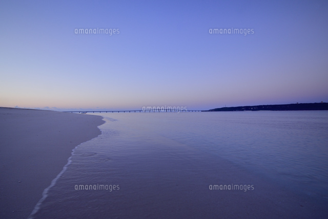 宮古島与那覇前浜の朝の海
(c)SHIGEYUKI UENISHI/SEBUN PHOTO