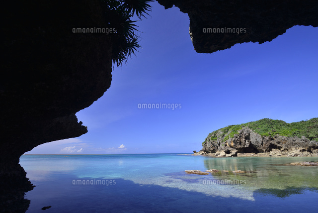 岩陰から見る風景
(c)SHIGEYUKI UENISHI/SEBUN PHOTO