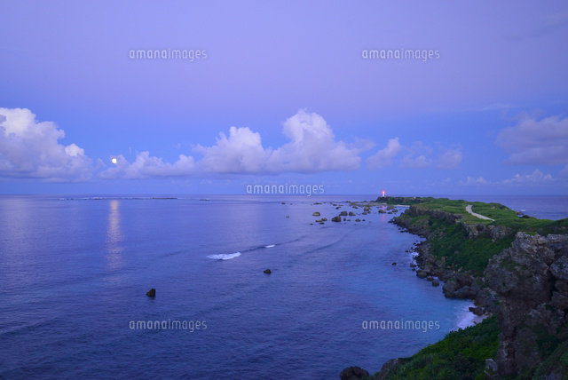 東平安名崎の月の出
(c)SHIGEYUKI UENISHI/SEBUN PHOTO