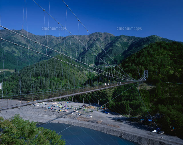 谷瀬の吊り橋と山並み 十津川村 京都府
(c)MASANOBU HIROSE/SEBUN PHOTO