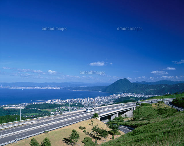 高速道路と海と山 別府市 大分県
(c)MASANOBU HIROSE/SEBUN PHOTO